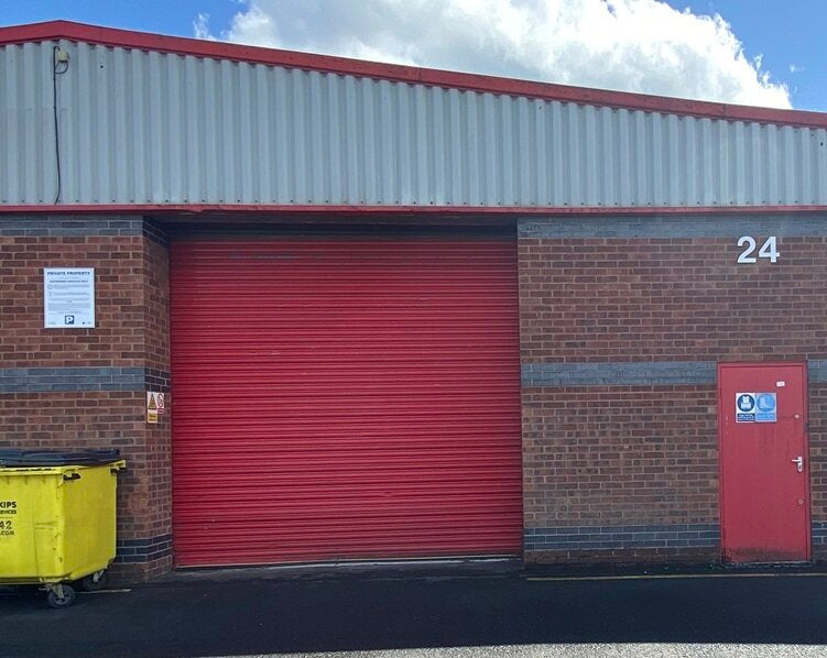 Warehouse to let in West Midlands industrial estate