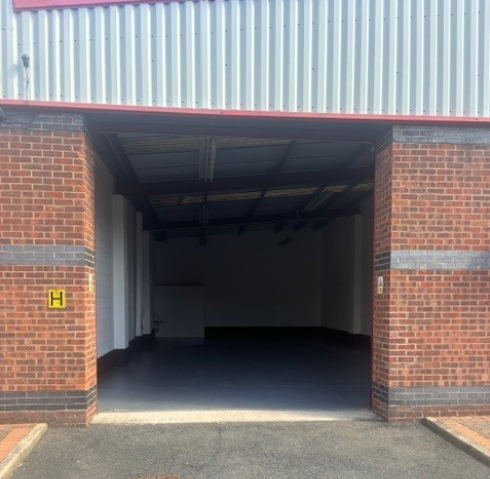 Warehouse to let in West Bromwich, West Midlands