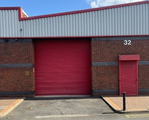 Warehouse to let in West Bromwich, West Midlands